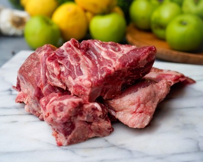Свинина на кости охлаждённая 1 кг - купить в Вознесенской